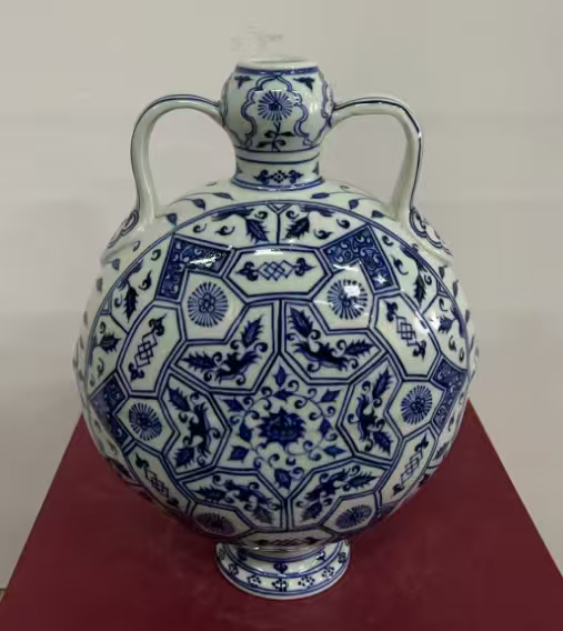 大明宣德青花抱月