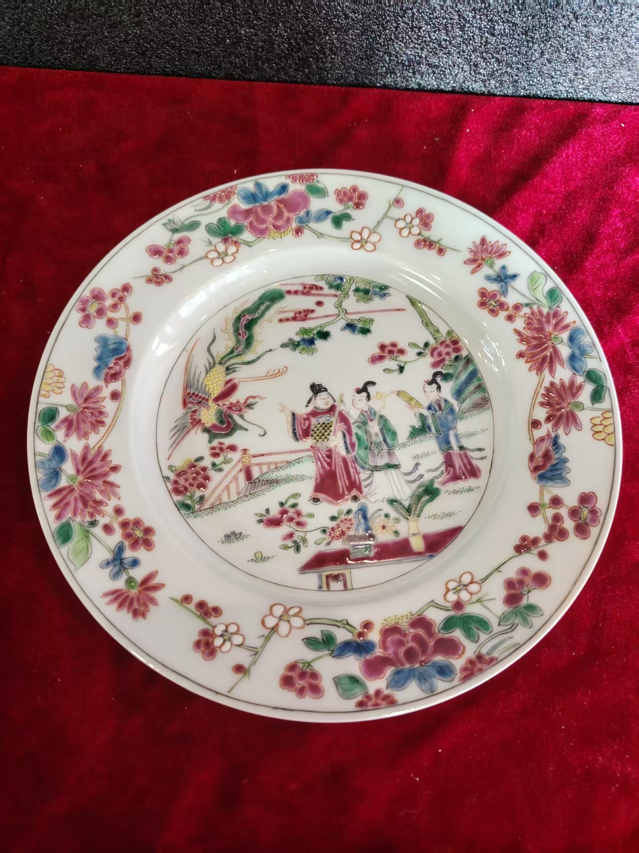 ”必定如意“人物故事纹瓷盘