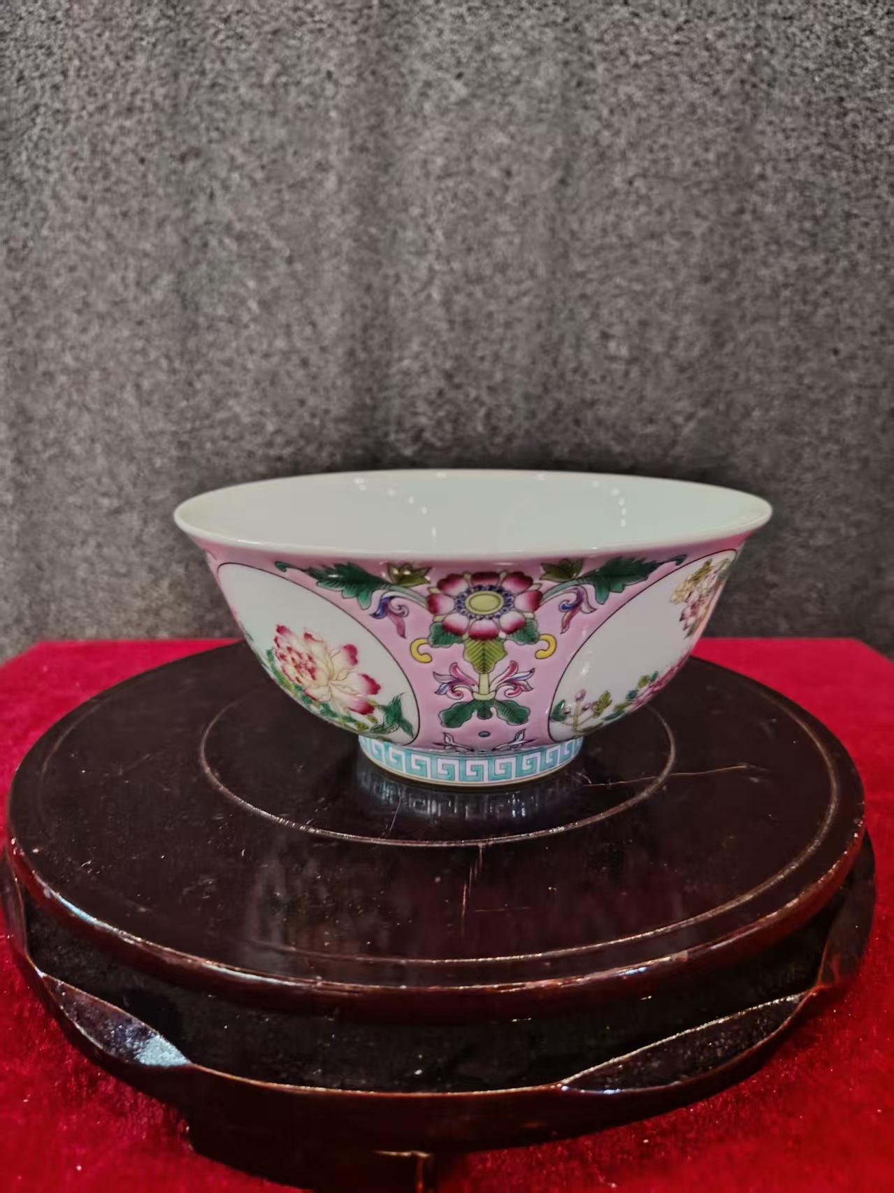 古月轩珐琅开光花卉纹碗