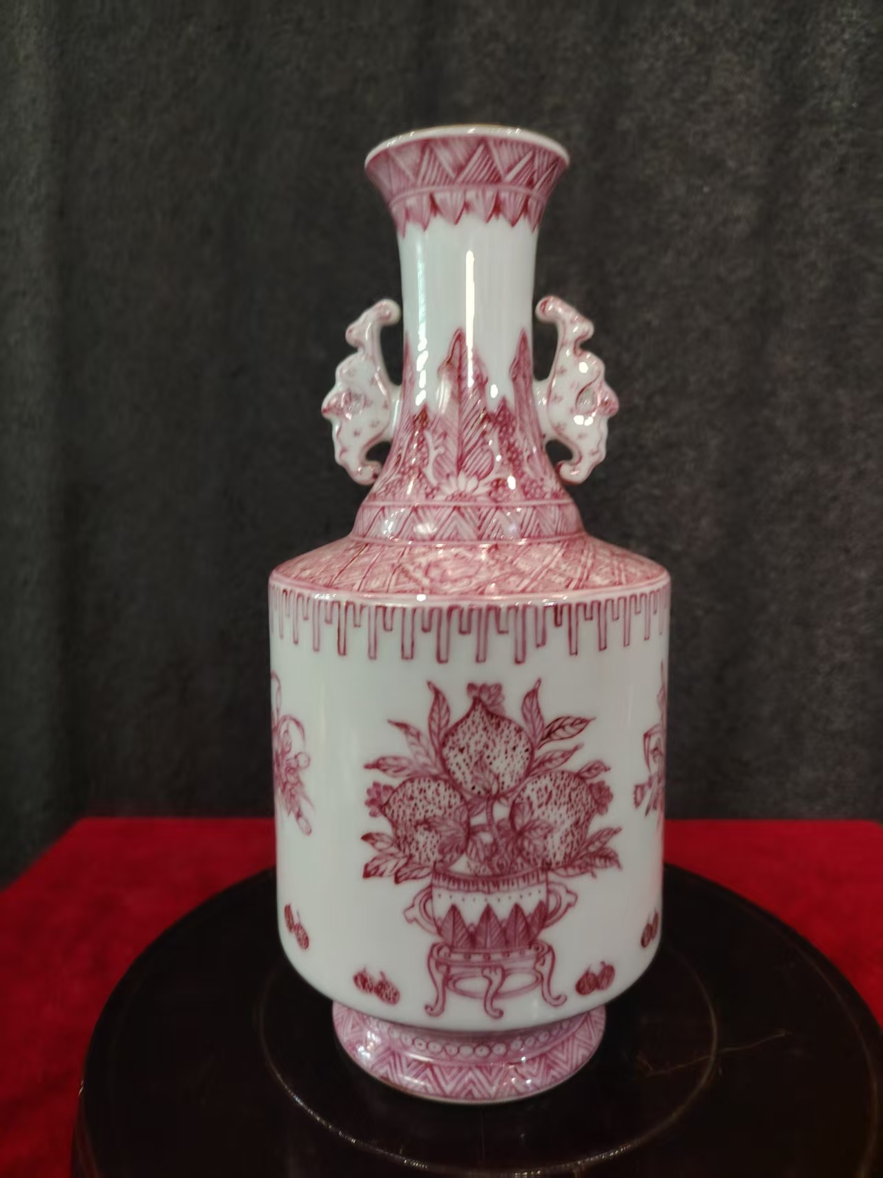 胭脂红彩缠枝花卉纹双兽耳瓶