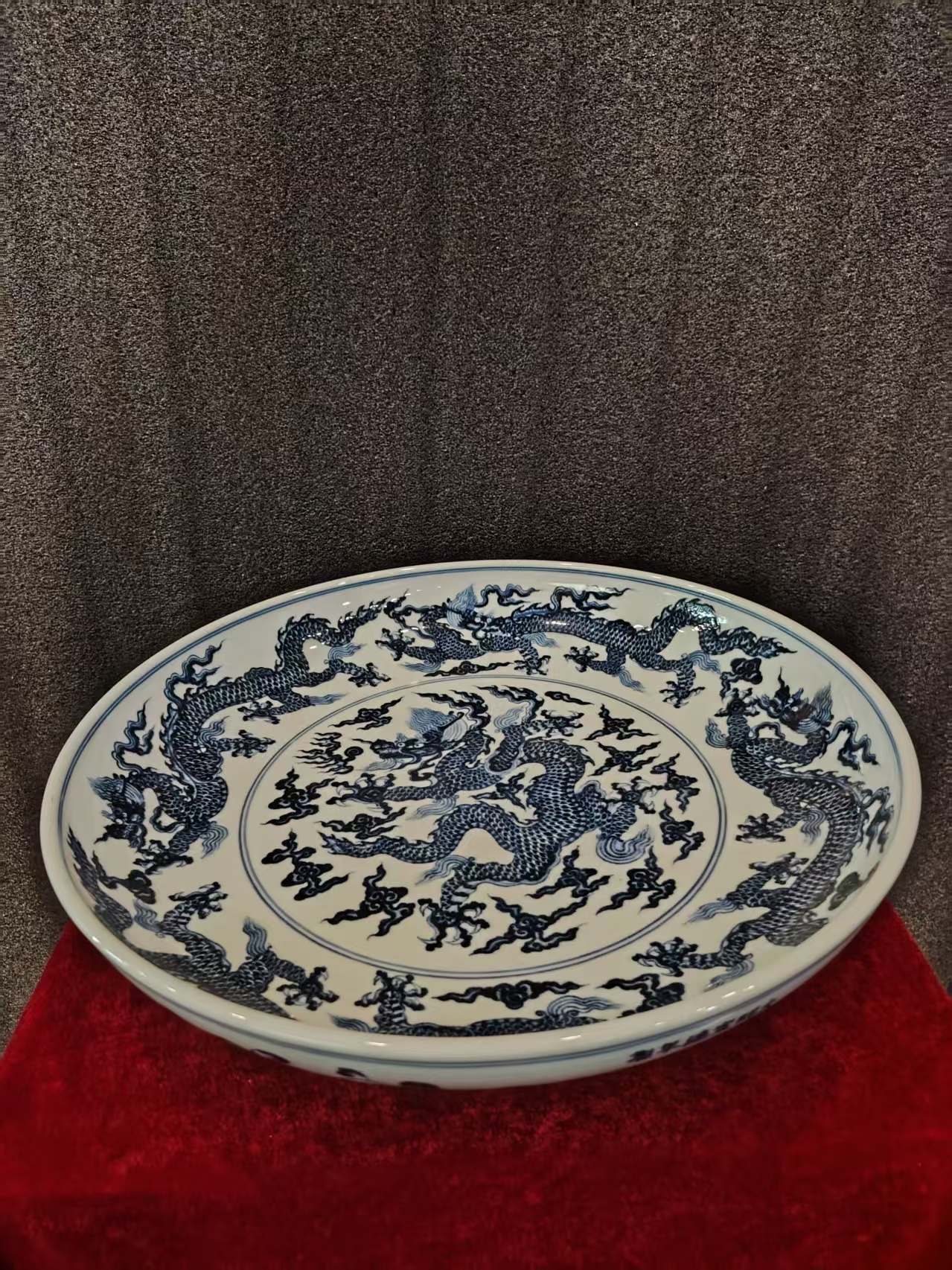 青花云龙纹大盘